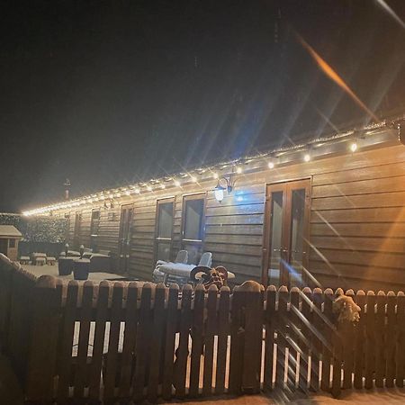 Fairview Farm Holiday Accommodation 14 Luxury Lodges, Cabins, Dog Friendly, Suitable For Couples, Families And Groups, Wedding Guests , Corporate Events, Sleeps 2-65 Guests In Ravenshead, Nottingham Near Sherwood Forest, Set In 88 Acres Екстериор снимка
