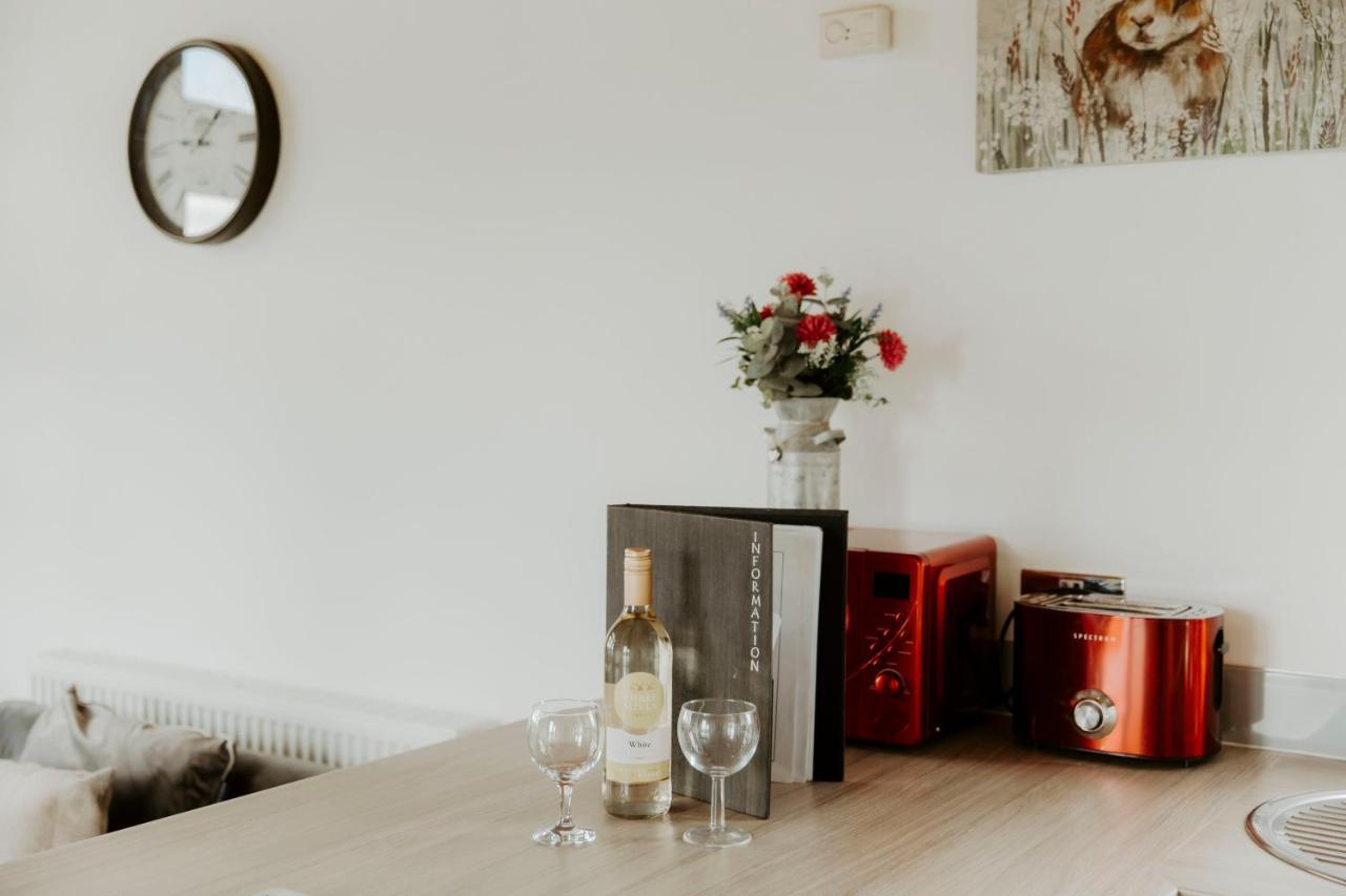 Fairview Farm Holiday Accommodation 14 Luxury Lodges, Cabins, Dog Friendly, Suitable For Couples, Families And Groups, Wedding Guests , Corporate Events, Sleeps 2-65 Guests In Ravenshead, Nottingham Near Sherwood Forest, Set In 88 Acres Екстериор снимка
