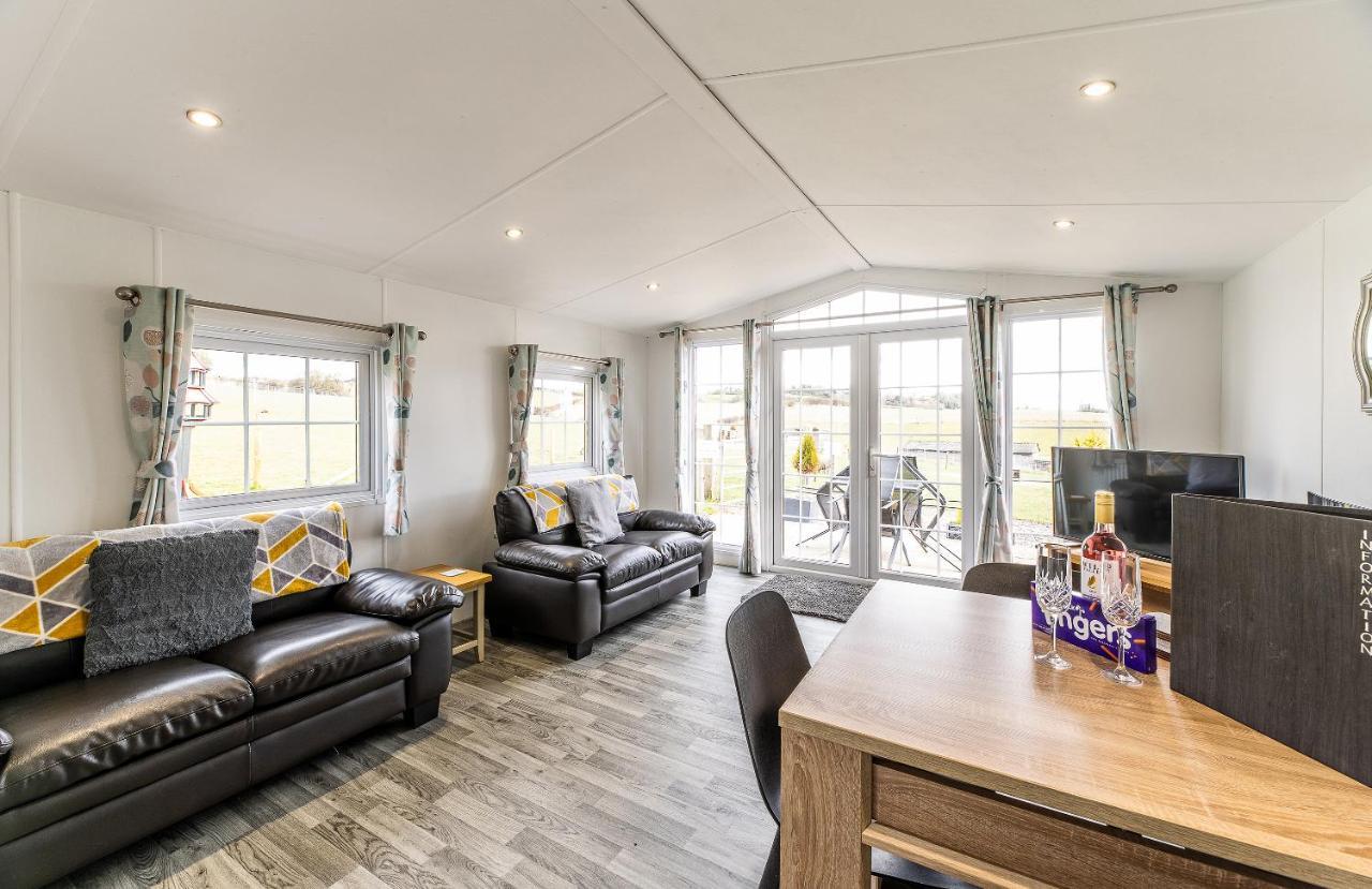 Fairview Farm Holiday Accommodation 14 Luxury Lodges, Cabins, Dog Friendly, Suitable For Couples, Families And Groups, Wedding Guests , Corporate Events, Sleeps 2-65 Guests In Ravenshead, Nottingham Near Sherwood Forest, Set In 88 Acres Екстериор снимка