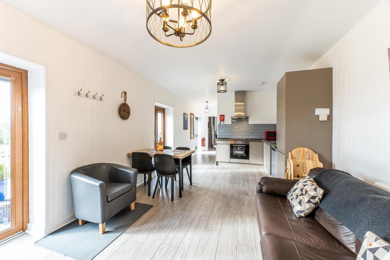Fairview Farm Holiday Accommodation 14 Luxury Lodges, Cabins, Dog Friendly, Suitable For Couples, Families And Groups, Wedding Guests , Corporate Events, Sleeps 2-65 Guests In Ravenshead, Nottingham Near Sherwood Forest, Set In 88 Acres Екстериор снимка