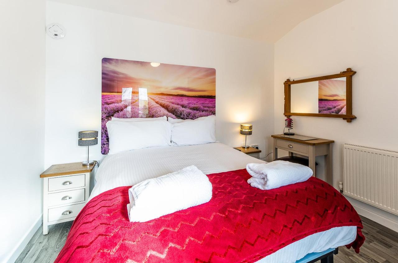 Fairview Farm Holiday Accommodation 14 Luxury Lodges, Cabins, Dog Friendly, Suitable For Couples, Families And Groups, Wedding Guests , Corporate Events, Sleeps 2-65 Guests In Ravenshead, Nottingham Near Sherwood Forest, Set In 88 Acres Екстериор снимка