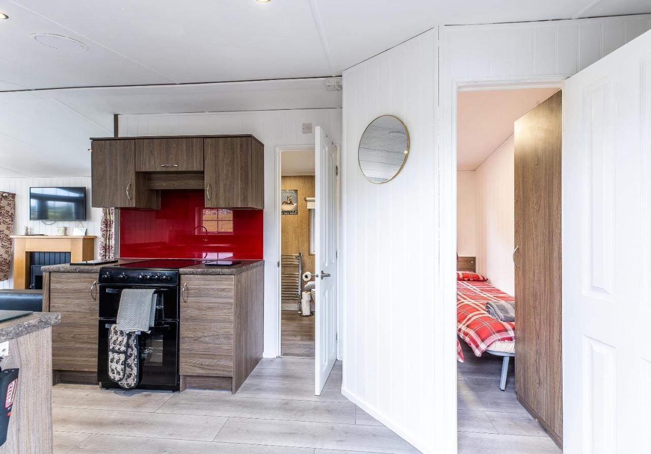 Fairview Farm Holiday Accommodation 14 Luxury Lodges, Cabins, Dog Friendly, Suitable For Couples, Families And Groups, Wedding Guests , Corporate Events, Sleeps 2-65 Guests In Ravenshead, Nottingham Near Sherwood Forest, Set In 88 Acres Екстериор снимка
