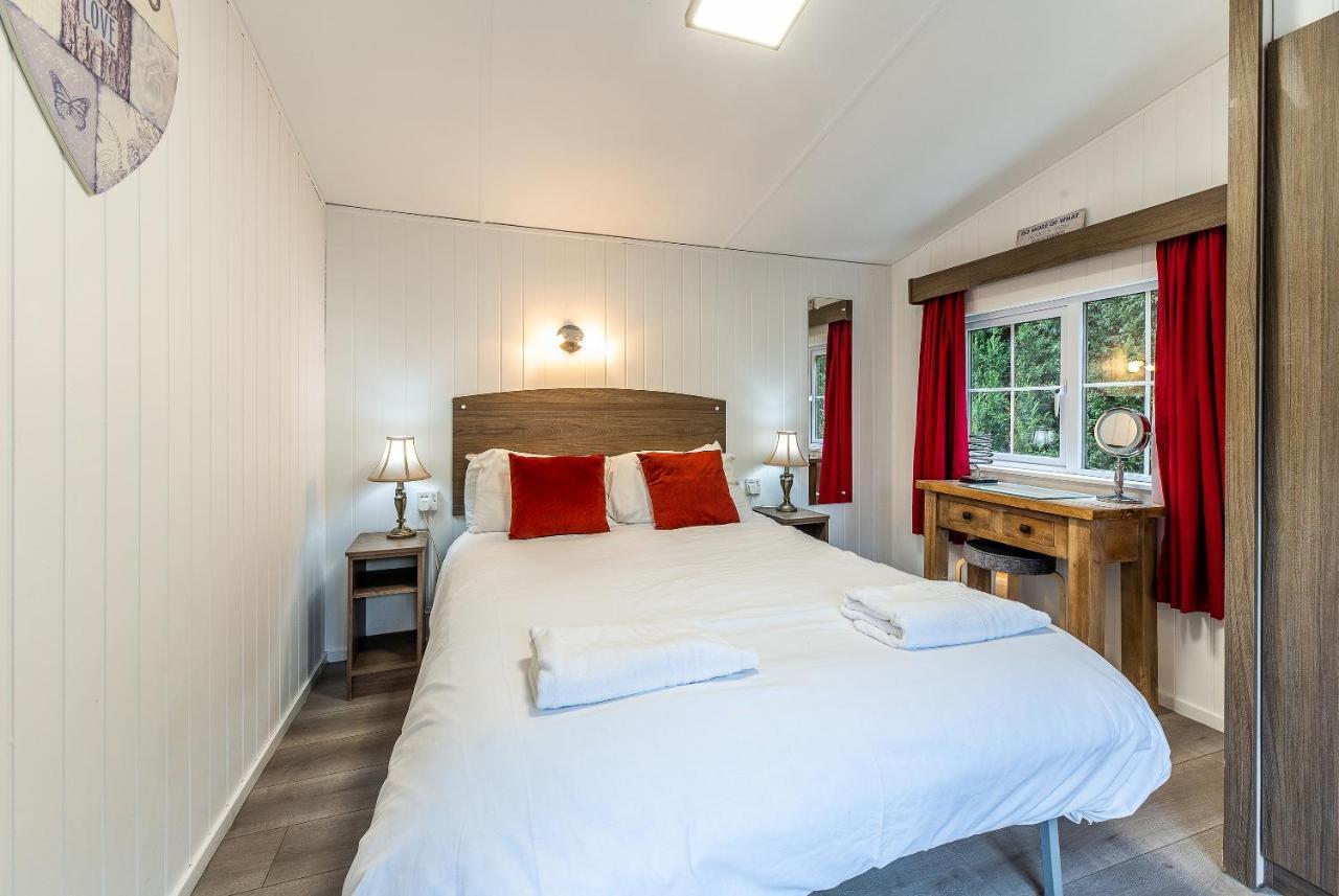 Fairview Farm Holiday Accommodation 14 Luxury Lodges, Cabins, Dog Friendly, Suitable For Couples, Families And Groups, Wedding Guests , Corporate Events, Sleeps 2-65 Guests In Ravenshead, Nottingham Near Sherwood Forest, Set In 88 Acres Екстериор снимка