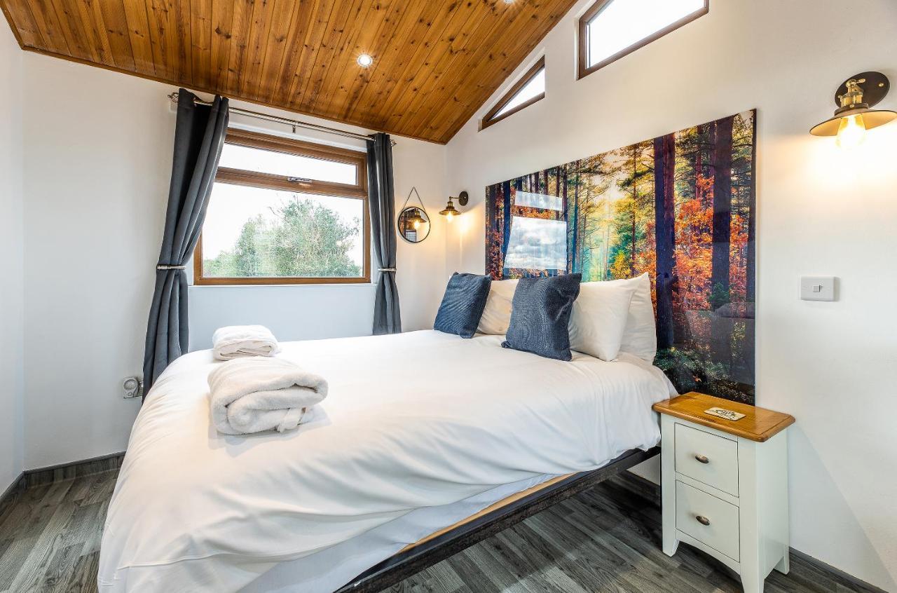 Fairview Farm Holiday Accommodation 14 Luxury Lodges, Cabins, Dog Friendly, Suitable For Couples, Families And Groups, Wedding Guests , Corporate Events, Sleeps 2-65 Guests In Ravenshead, Nottingham Near Sherwood Forest, Set In 88 Acres Екстериор снимка
