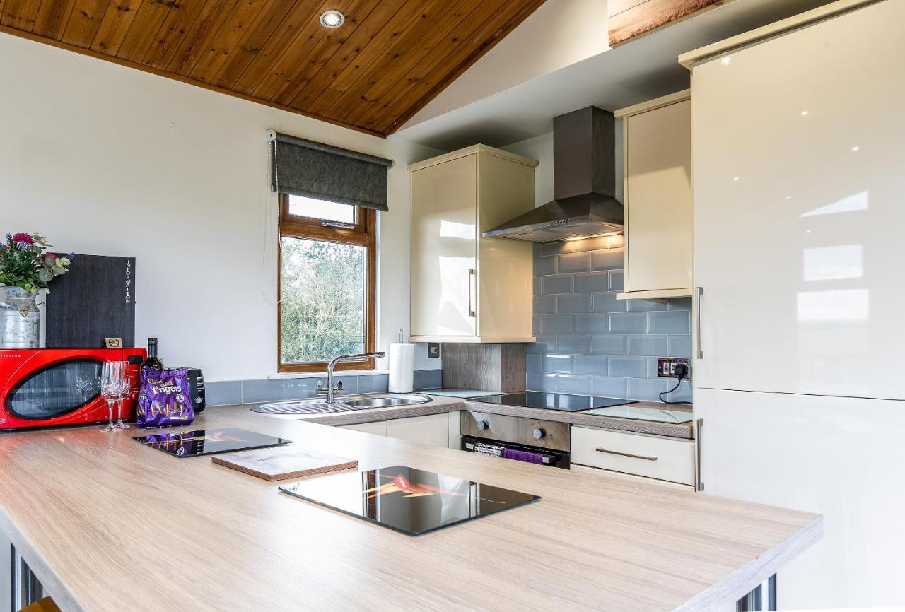 Fairview Farm Holiday Accommodation 14 Luxury Lodges, Cabins, Dog Friendly, Suitable For Couples, Families And Groups, Wedding Guests , Corporate Events, Sleeps 2-65 Guests In Ravenshead, Nottingham Near Sherwood Forest, Set In 88 Acres Екстериор снимка
