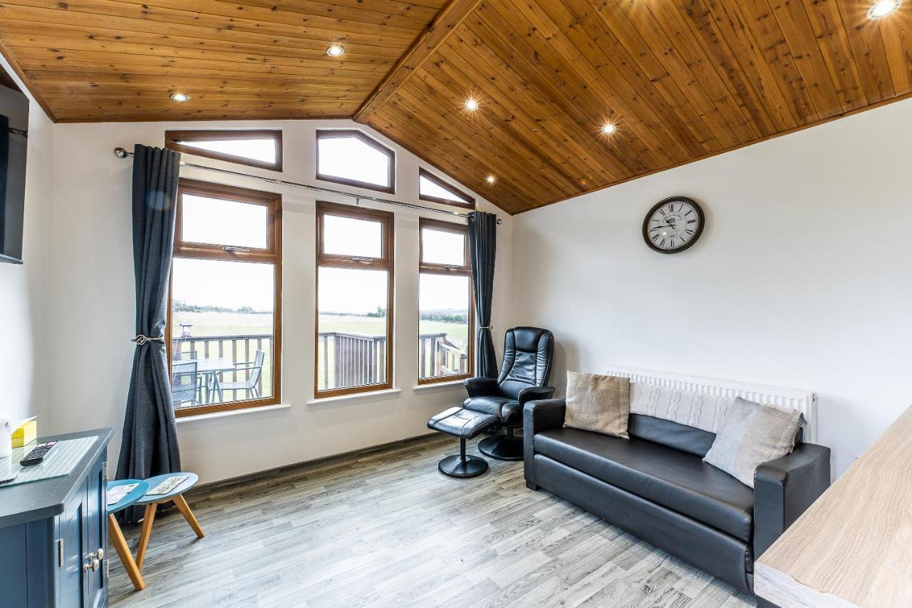 Fairview Farm Holiday Accommodation 14 Luxury Lodges, Cabins, Dog Friendly, Suitable For Couples, Families And Groups, Wedding Guests , Corporate Events, Sleeps 2-65 Guests In Ravenshead, Nottingham Near Sherwood Forest, Set In 88 Acres Екстериор снимка