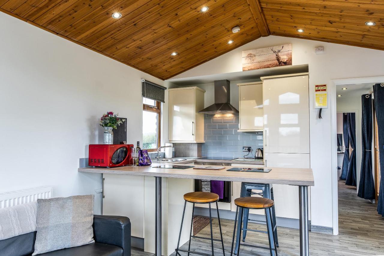 Fairview Farm Holiday Accommodation 14 Luxury Lodges, Cabins, Dog Friendly, Suitable For Couples, Families And Groups, Wedding Guests , Corporate Events, Sleeps 2-65 Guests In Ravenshead, Nottingham Near Sherwood Forest, Set In 88 Acres Екстериор снимка