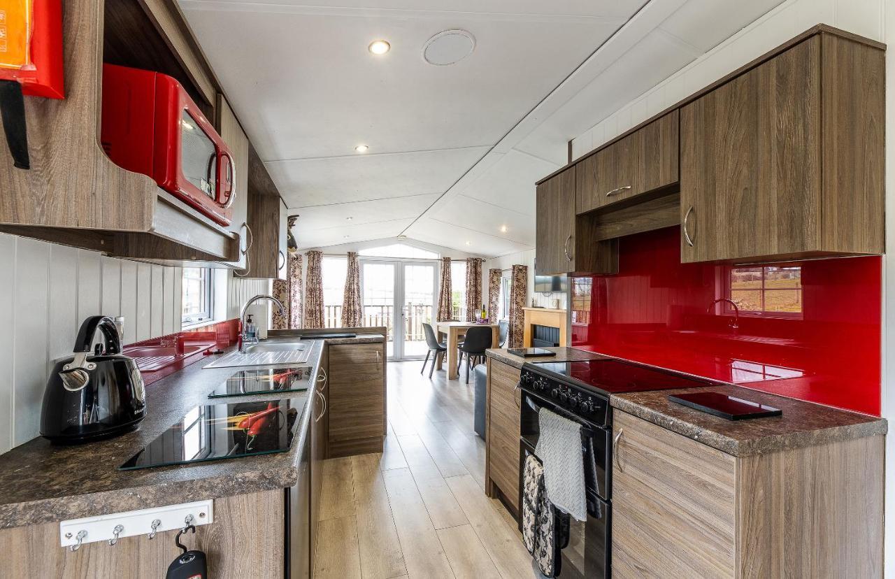 Fairview Farm Holiday Accommodation 14 Luxury Lodges, Cabins, Dog Friendly, Suitable For Couples, Families And Groups, Wedding Guests , Corporate Events, Sleeps 2-65 Guests In Ravenshead, Nottingham Near Sherwood Forest, Set In 88 Acres Екстериор снимка