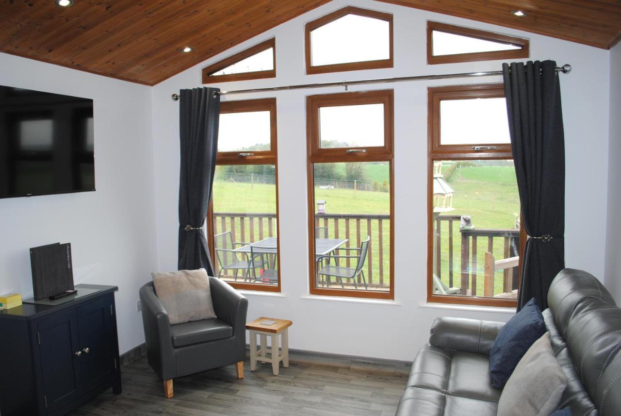 Fairview Farm Holiday Accommodation 14 Luxury Lodges, Cabins, Dog Friendly, Suitable For Couples, Families And Groups, Wedding Guests , Corporate Events, Sleeps 2-65 Guests In Ravenshead, Nottingham Near Sherwood Forest, Set In 88 Acres Екстериор снимка