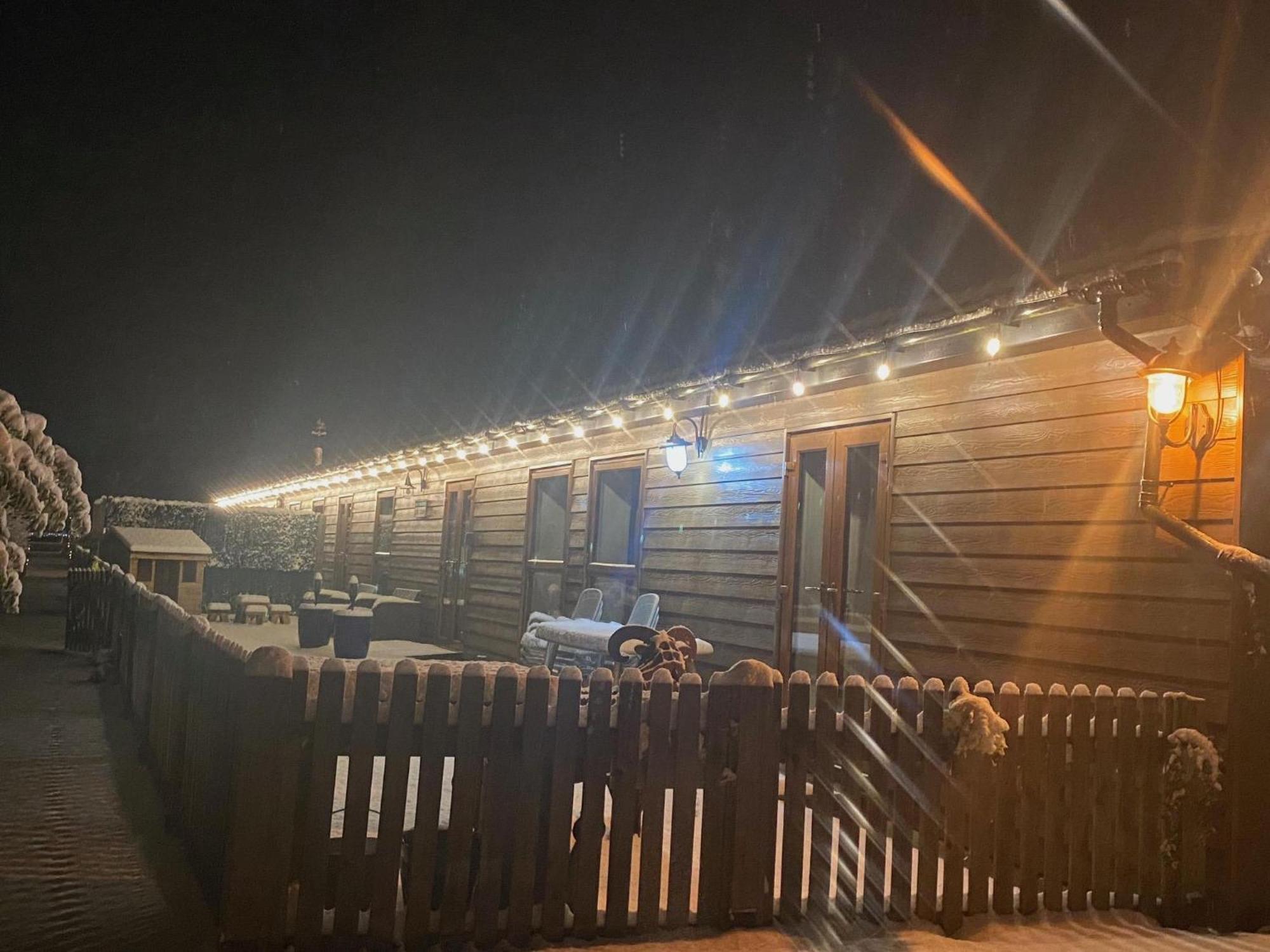 Fairview Farm Holiday Accommodation 14 Luxury Lodges, Cabins, Dog Friendly, Suitable For Couples, Families And Groups, Wedding Guests , Corporate Events, Sleeps 2-65 Guests In Ravenshead, Nottingham Near Sherwood Forest, Set In 88 Acres Екстериор снимка