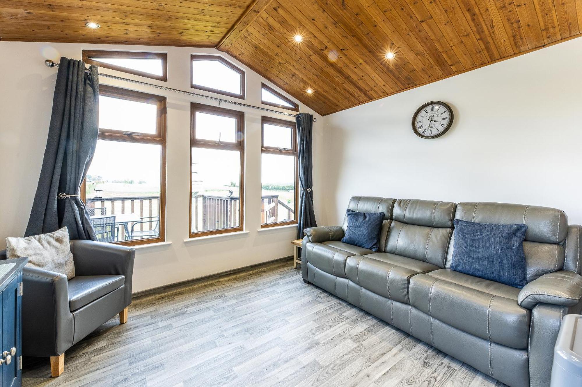 Fairview Farm Holiday Accommodation 14 Luxury Lodges, Cabins, Dog Friendly, Suitable For Couples, Families And Groups, Wedding Guests , Corporate Events, Sleeps 2-65 Guests In Ravenshead, Nottingham Near Sherwood Forest, Set In 88 Acres Екстериор снимка