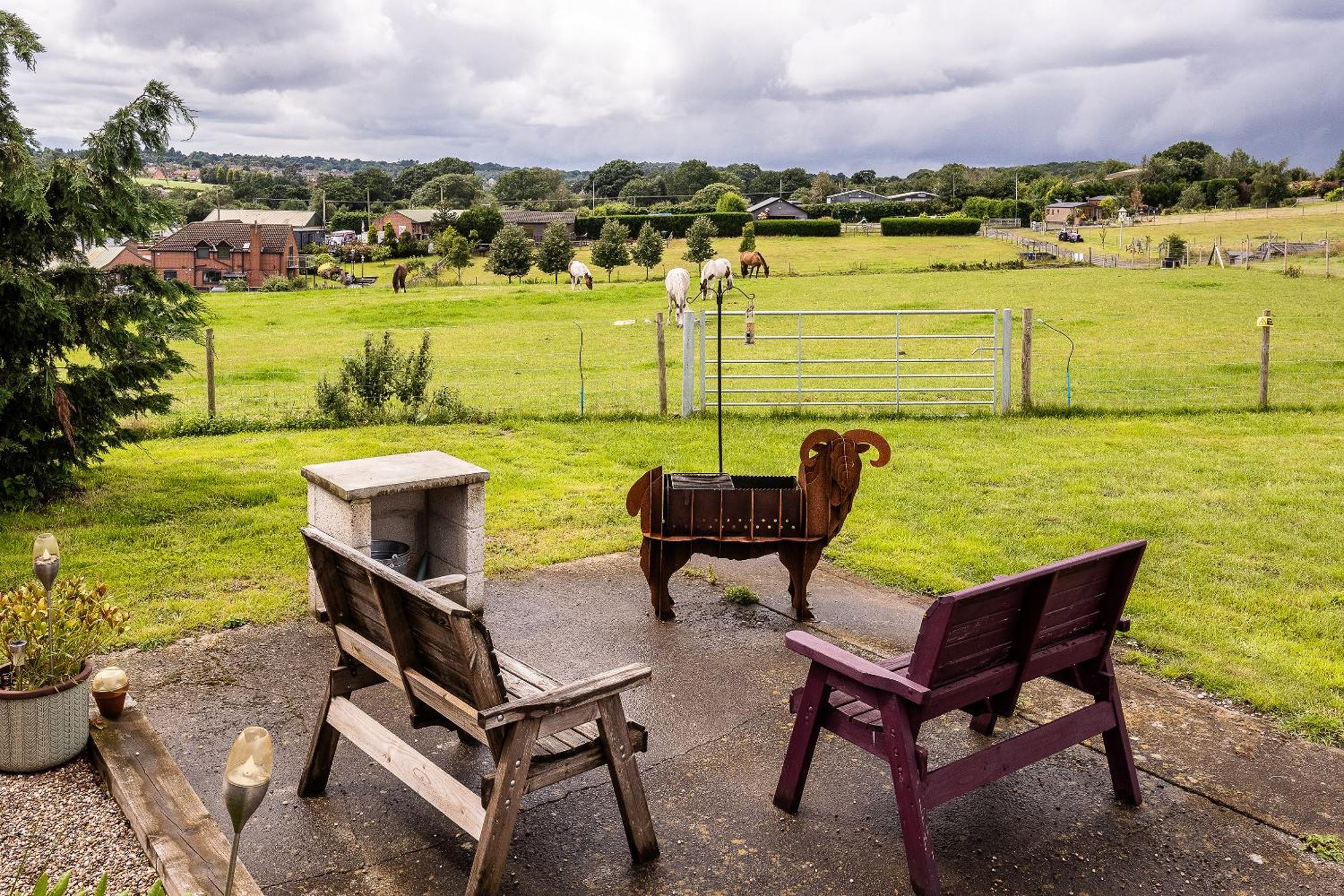 Fairview Farm Holiday Accommodation 14 Luxury Lodges, Cabins, Dog Friendly, Suitable For Couples, Families And Groups, Wedding Guests , Corporate Events, Sleeps 2-65 Guests In Ravenshead, Nottingham Near Sherwood Forest, Set In 88 Acres Екстериор снимка