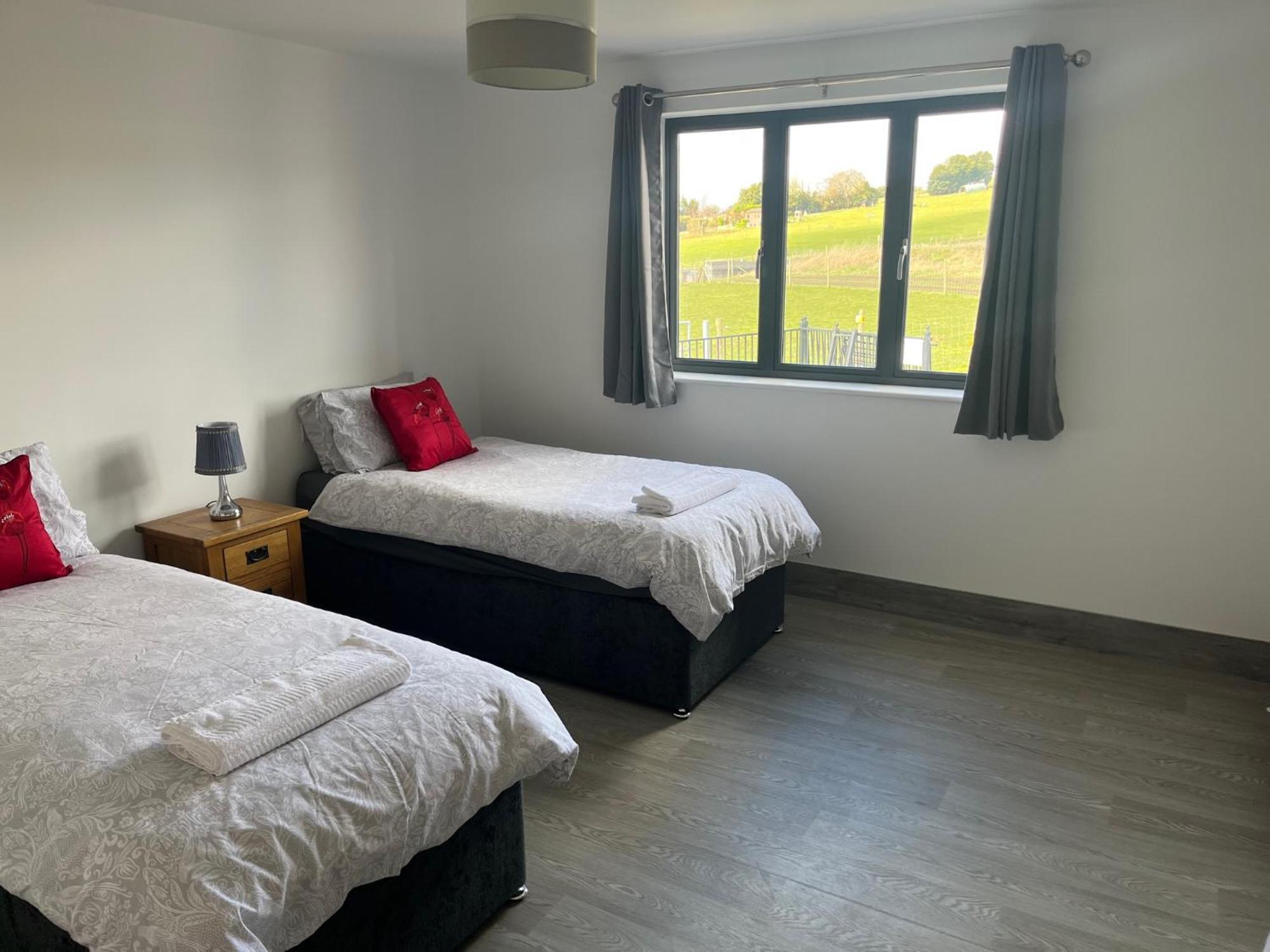 Fairview Farm Holiday Accommodation 14 Luxury Lodges, Cabins, Dog Friendly, Suitable For Couples, Families And Groups, Wedding Guests , Corporate Events, Sleeps 2-65 Guests In Ravenshead, Nottingham Near Sherwood Forest, Set In 88 Acres Екстериор снимка