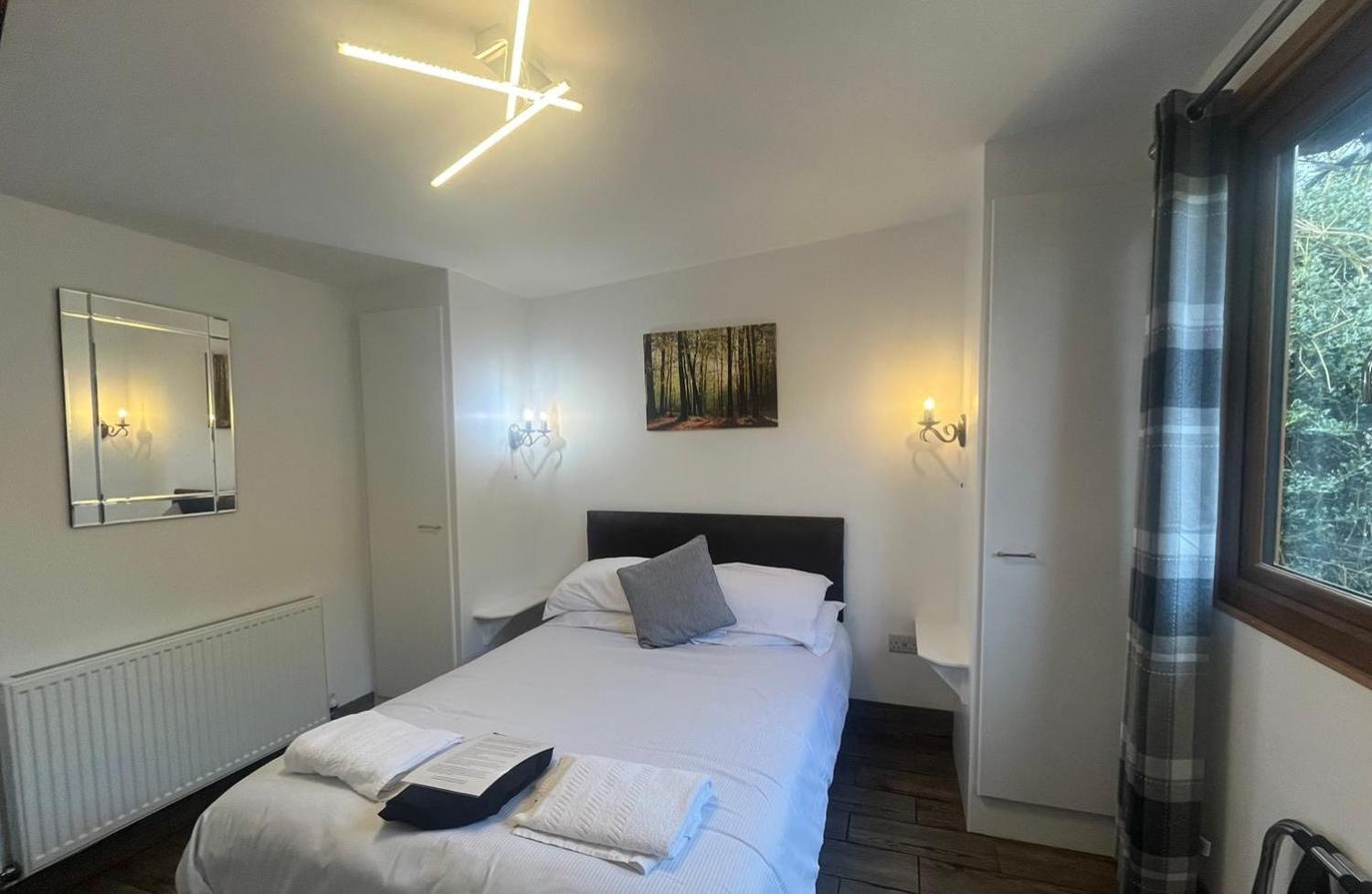 Fairview Farm Holiday Accommodation 14 Luxury Lodges, Cabins, Dog Friendly, Suitable For Couples, Families And Groups, Wedding Guests , Corporate Events, Sleeps 2-65 Guests In Ravenshead, Nottingham Near Sherwood Forest, Set In 88 Acres Екстериор снимка